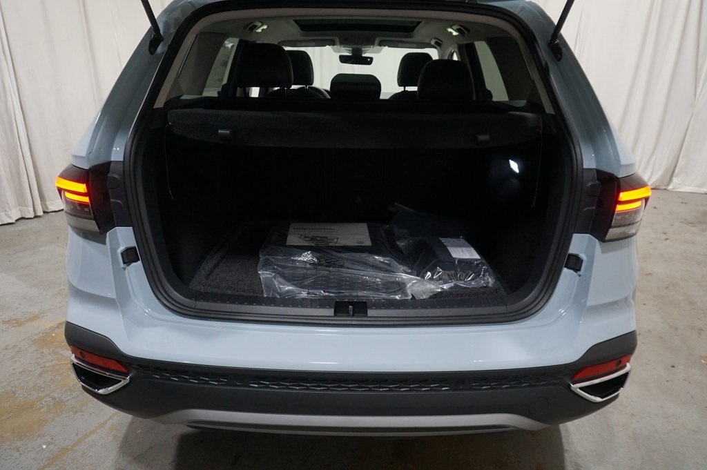 2025 Volkswagen Taos SEL photo 23