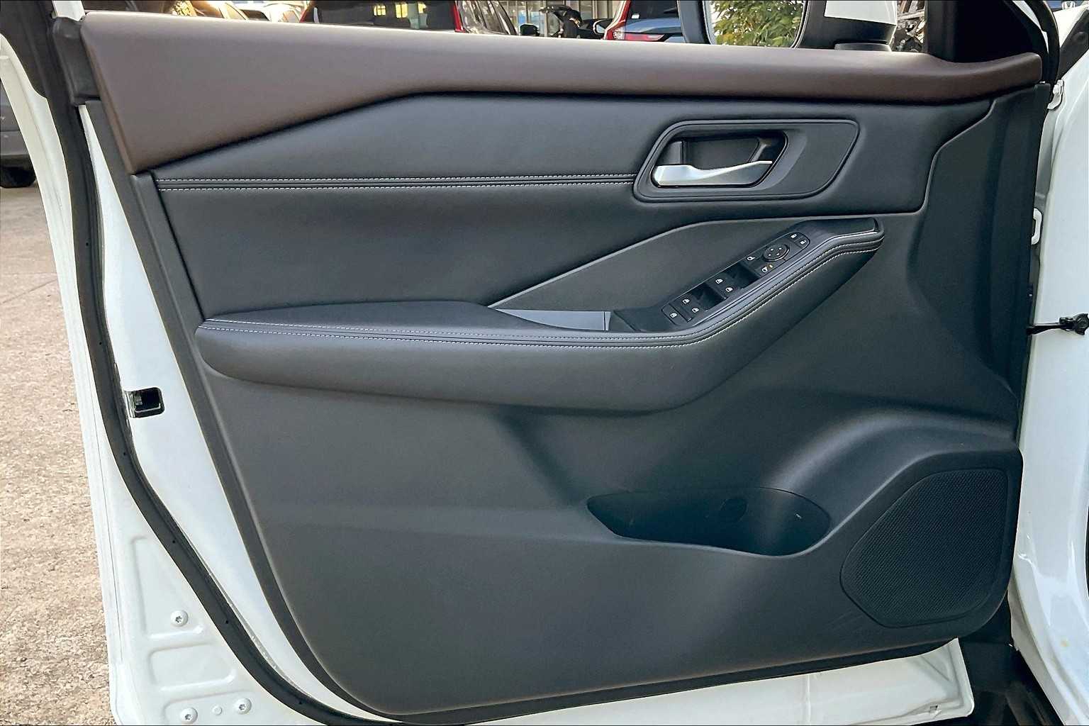 2022 Nissan Rogue SV photo 19