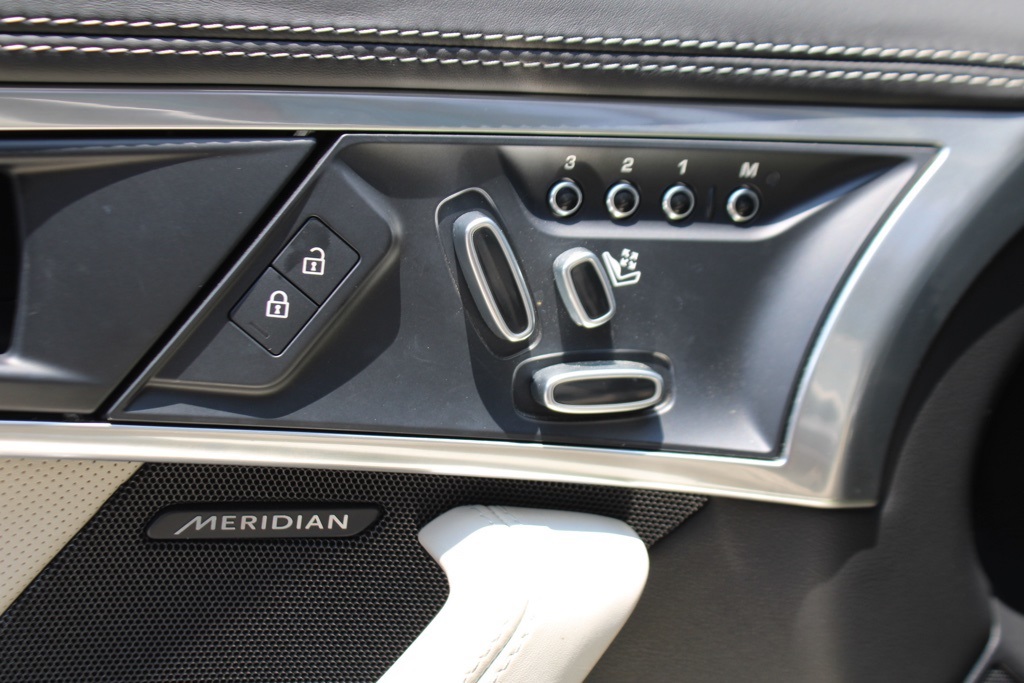 2022 Jaguar F-TYPE P450 R-Dynamic photo 11