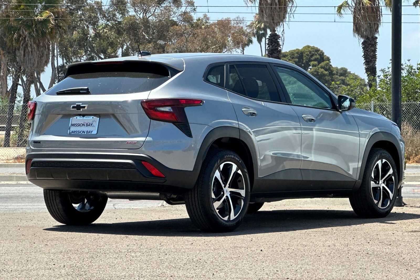 2025 Chevrolet Trax photo 3