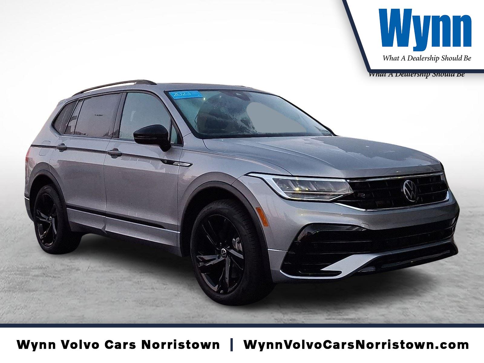 2023 Volkswagen Tiguan SE R-LINE BLACK's photo