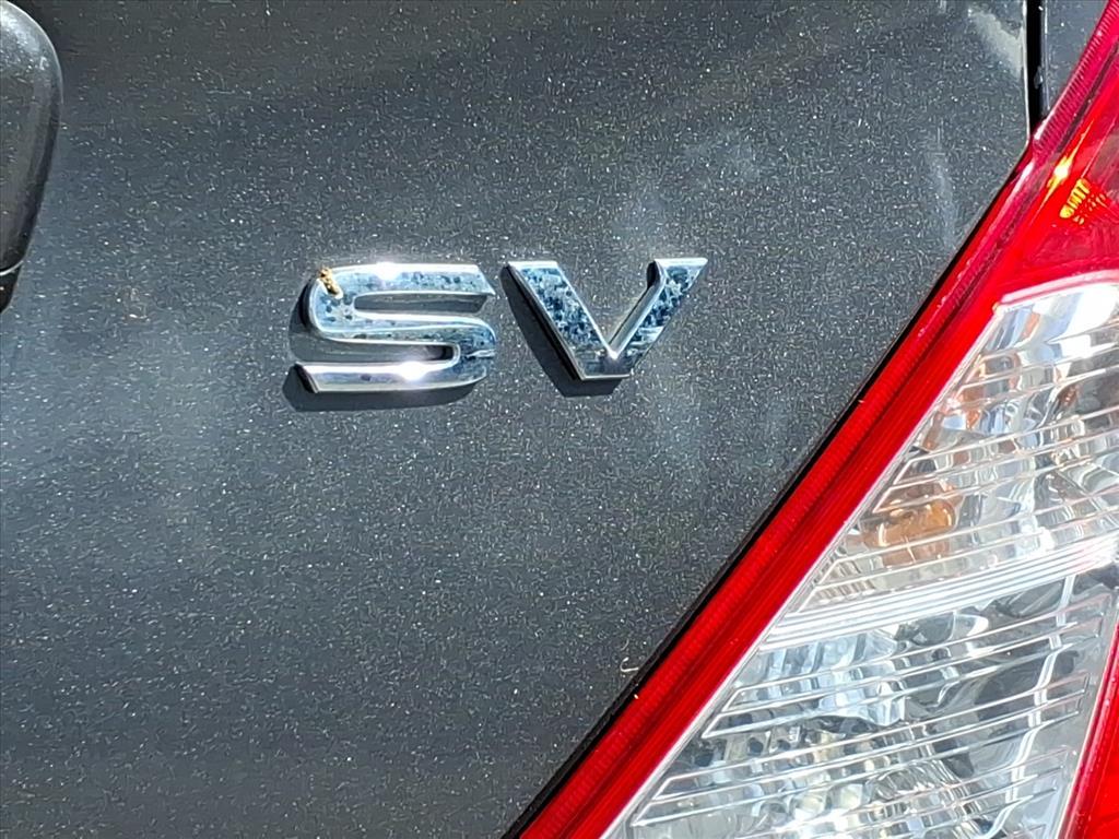 2016 Nissan Versa SV photo 6