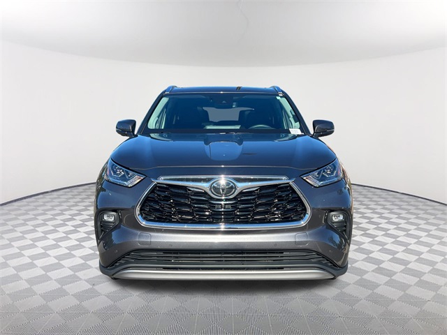 2024 Toyota Highlander Platinum photo 2