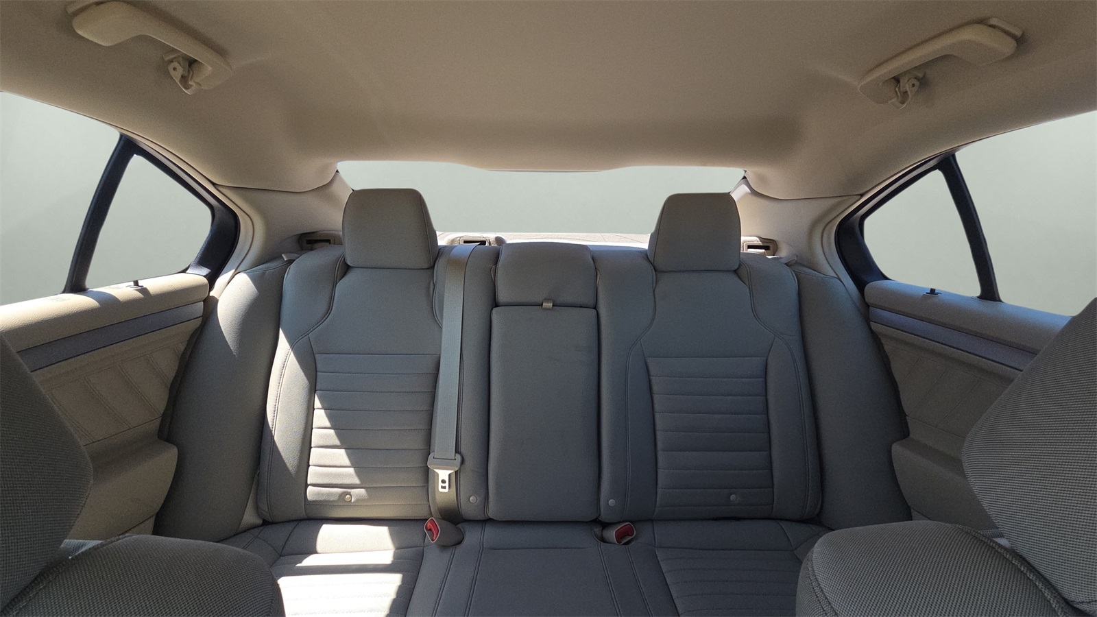 2018 Ford Taurus SE photo 13