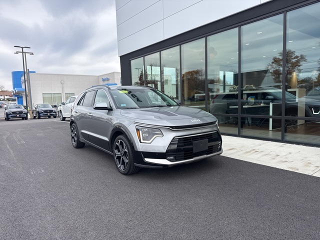 2023 Kia Niro SX Touring's photo