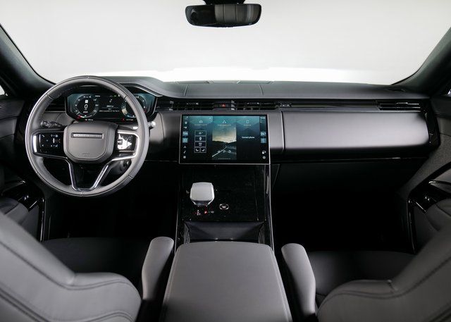 2025 Land Rover Range Rover Sport SE photo 3