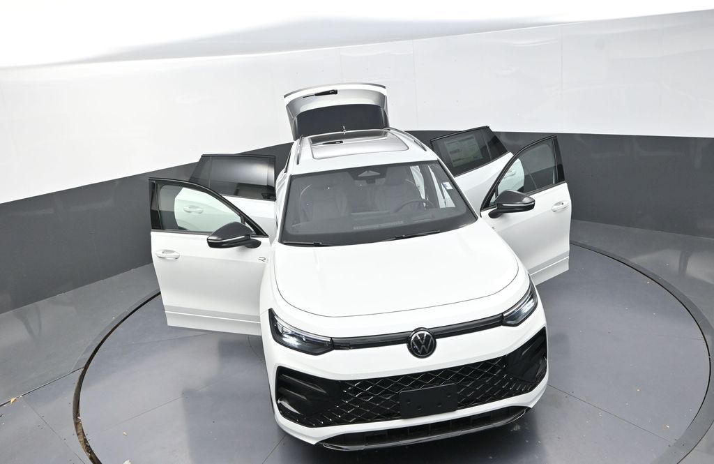 2025 Volkswagen Tiguan SE R-Line Black photo 25
