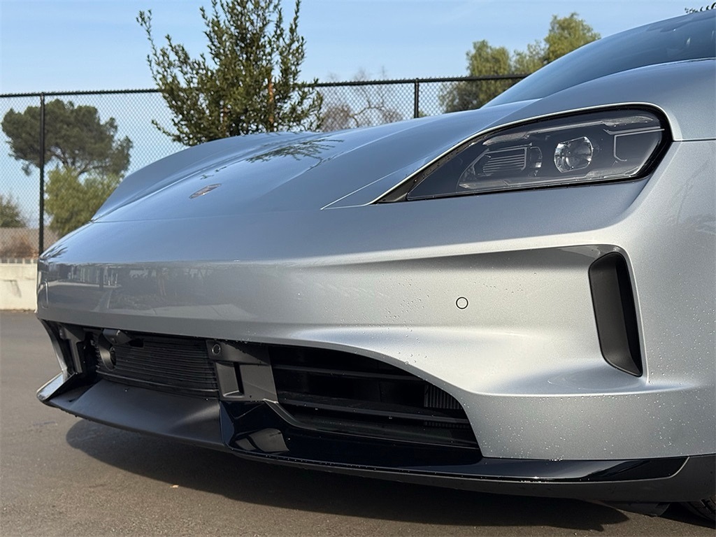 2025 Porsche Taycan 4S photo 4