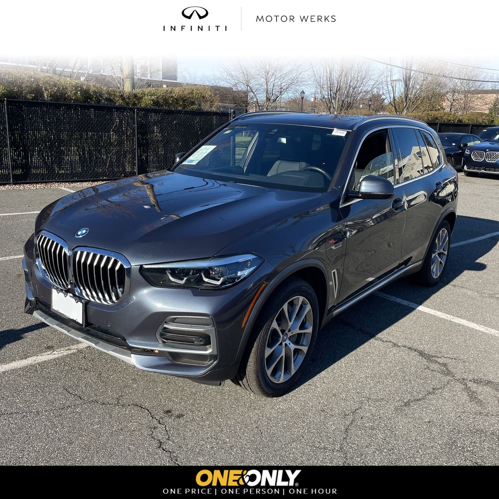 2022 BMW X5 45e's photo