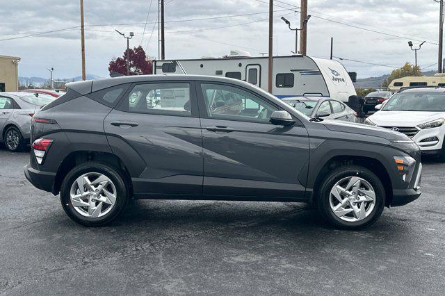 2026 Hyundai Kona SE photo 2