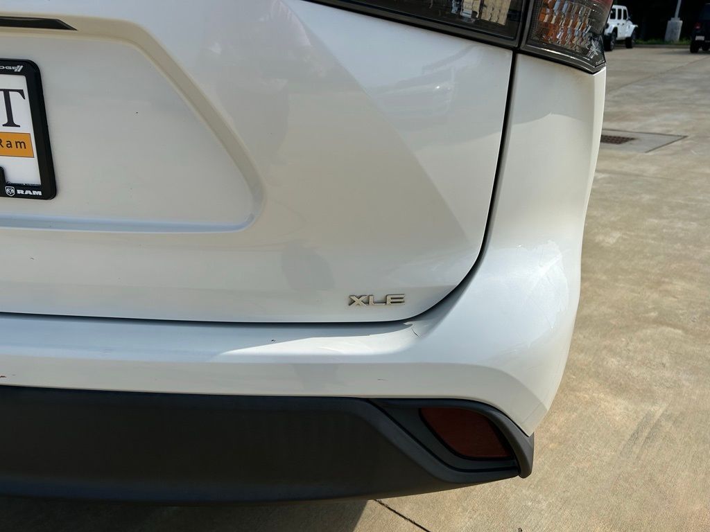 2021 Toyota Highlander XLE photo 7