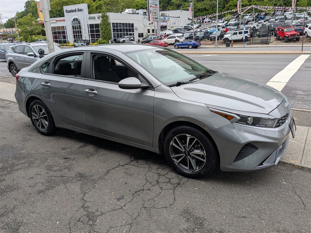 2022 Kia Forte LXS photo 3