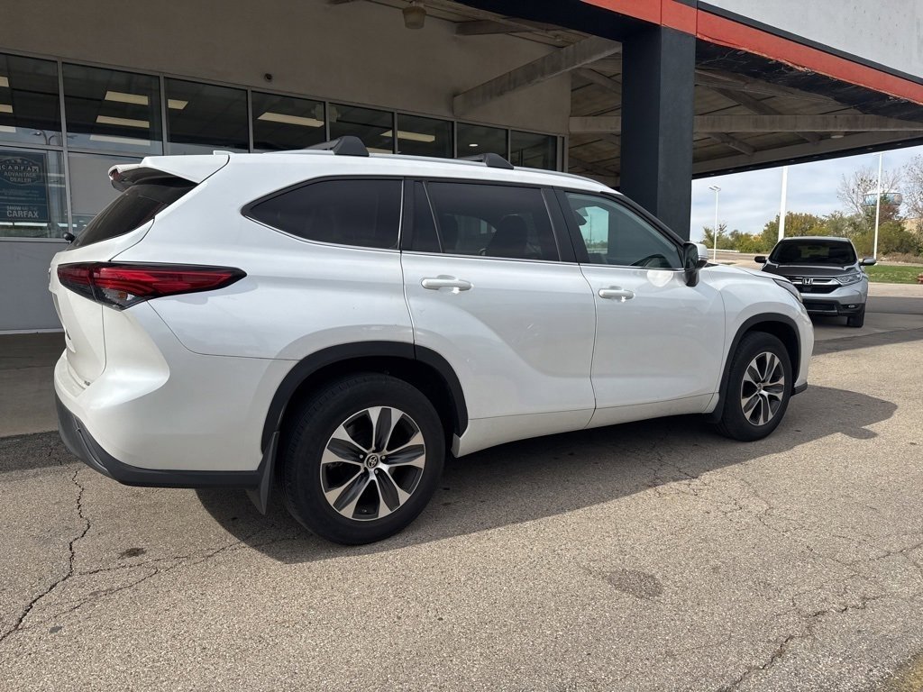 2023 Toyota Highlander XLE photo 4