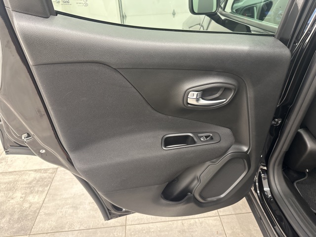 2021 Jeep Renegade Latitude photo 18