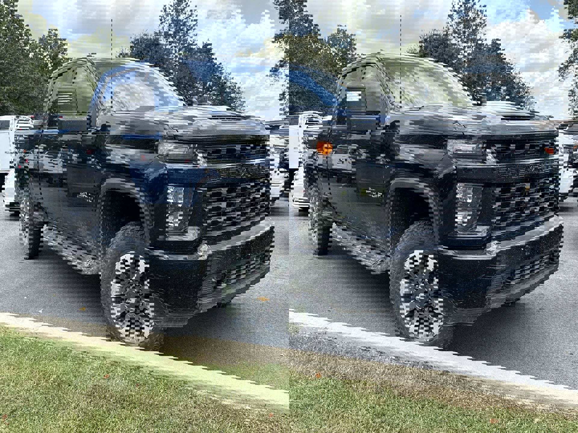2022 Chevrolet Silverado 2500HD Custom photo 2