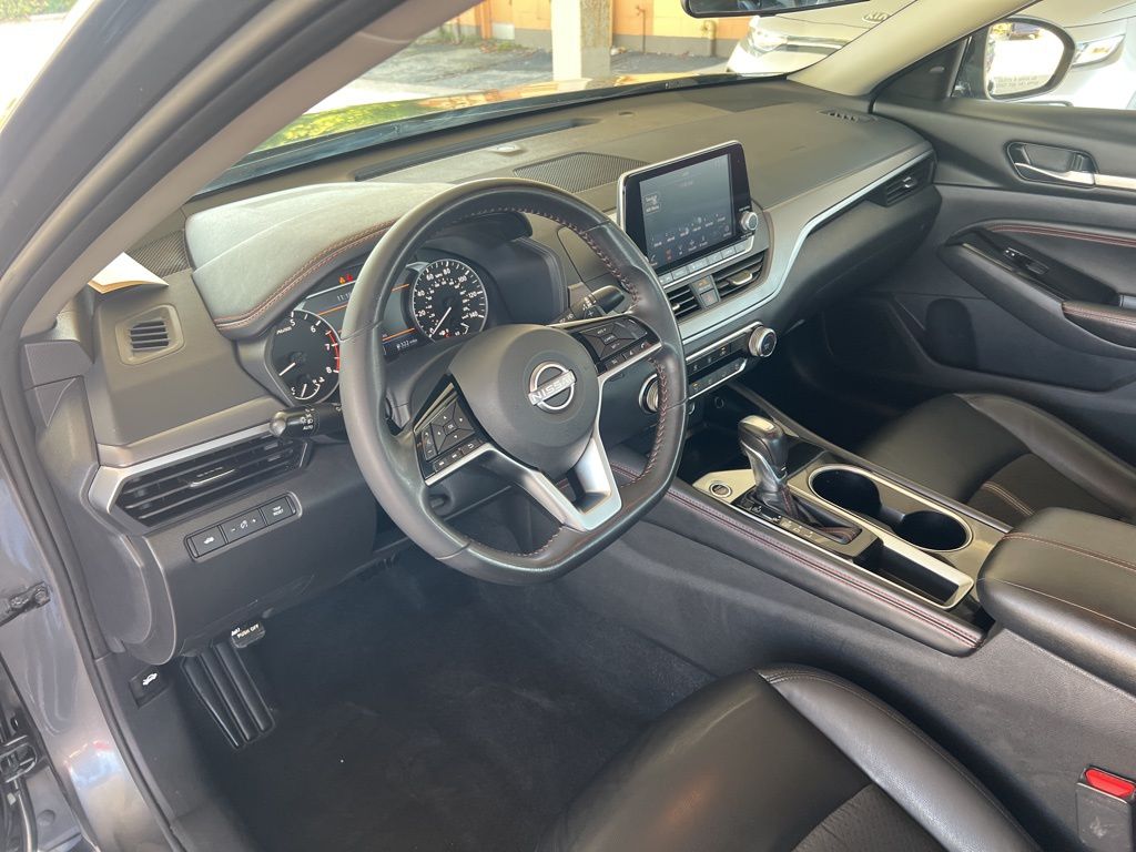 2023 Nissan Altima SR photo 6
