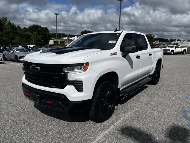 2023 Chevrolet Silverado Trail Boss LT photo 2