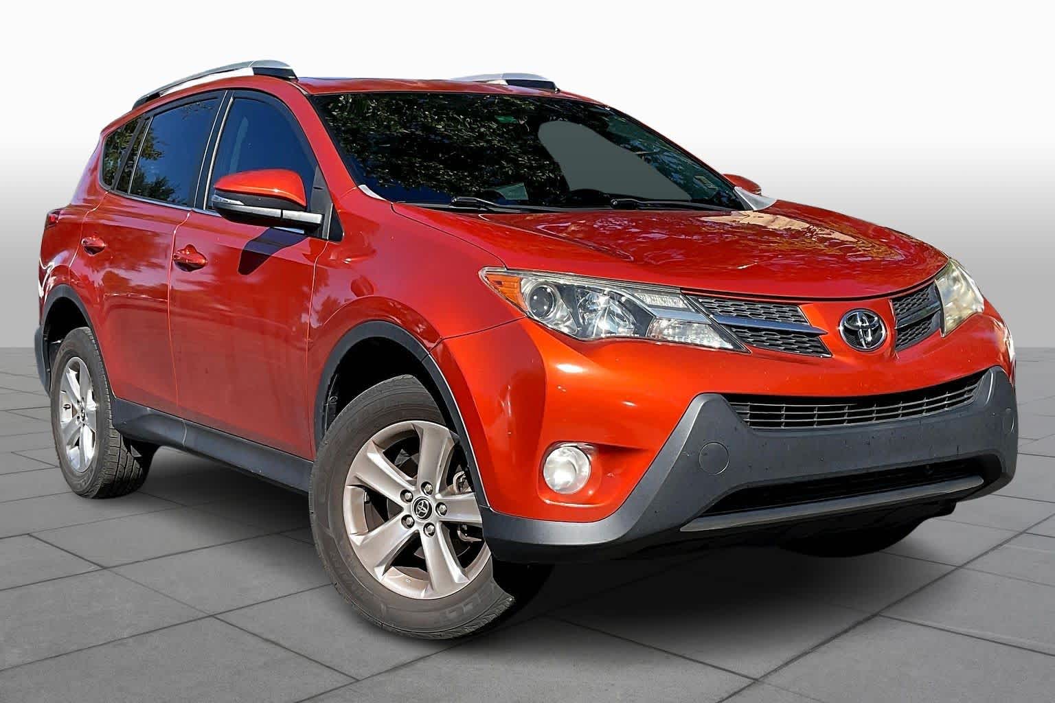 Used 2015 Toyota RAV4 XLE with VIN 2T3WFREV0FW137123 for sale in Estero, FL