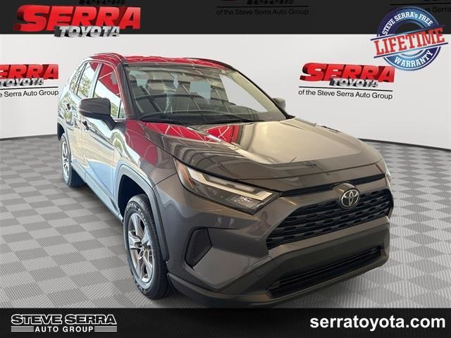 2025 Toyota RAV4 LE's photo