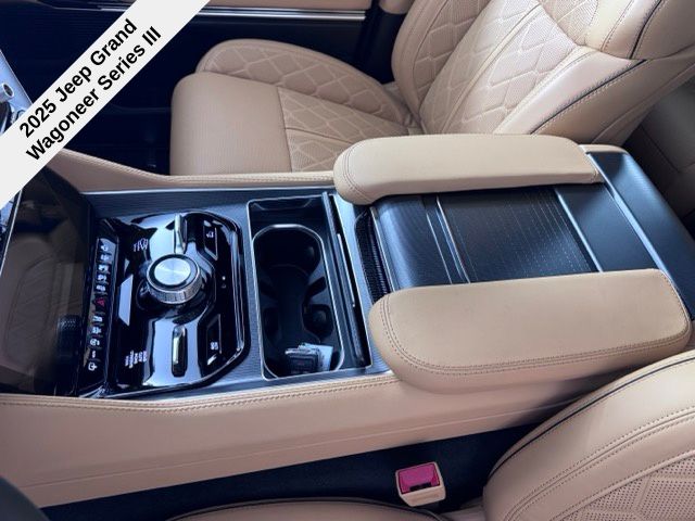 2025 Jeep Grand Wagoneer III photo 39