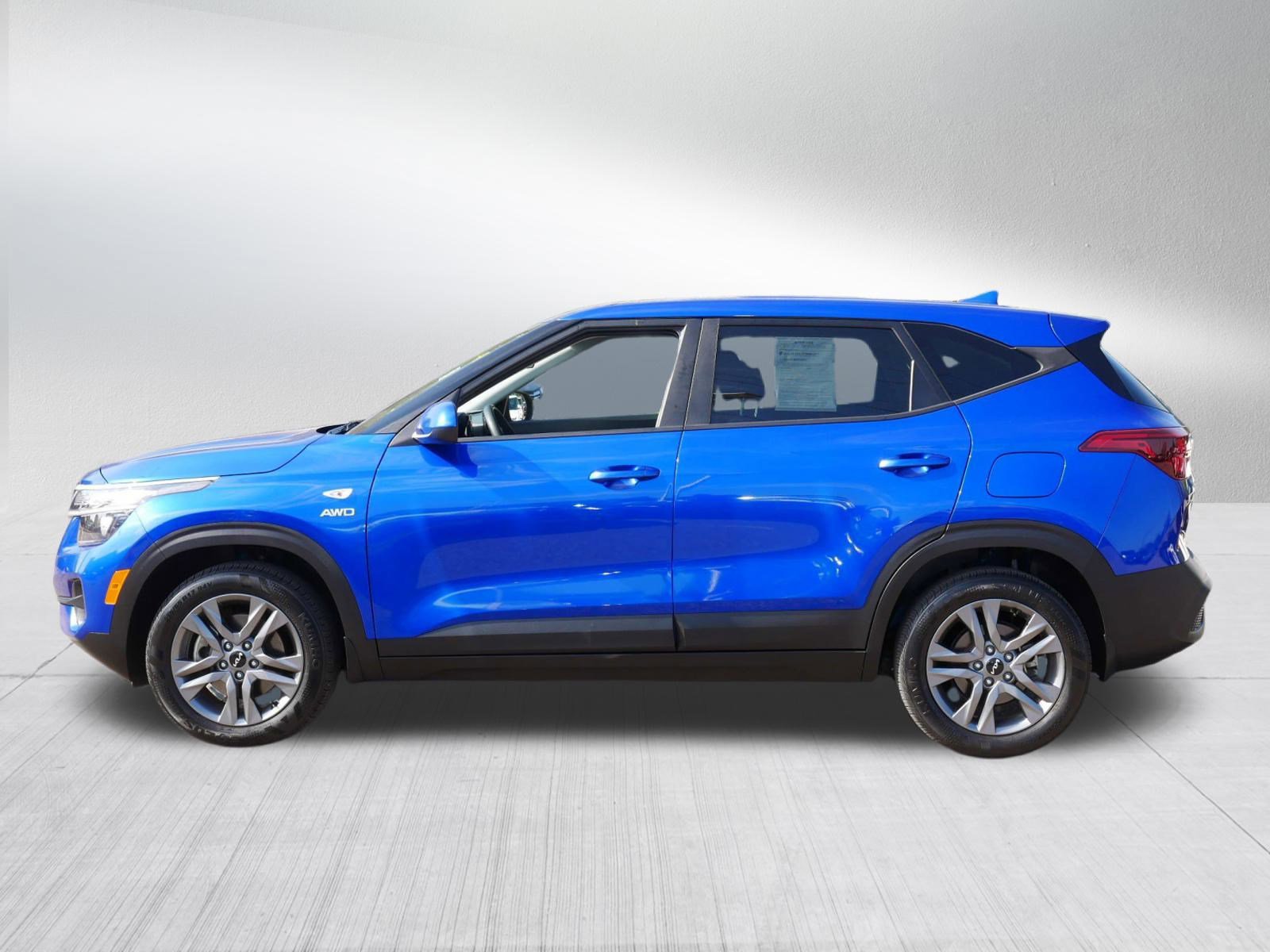 2023 Kia Seltos LX photo 4