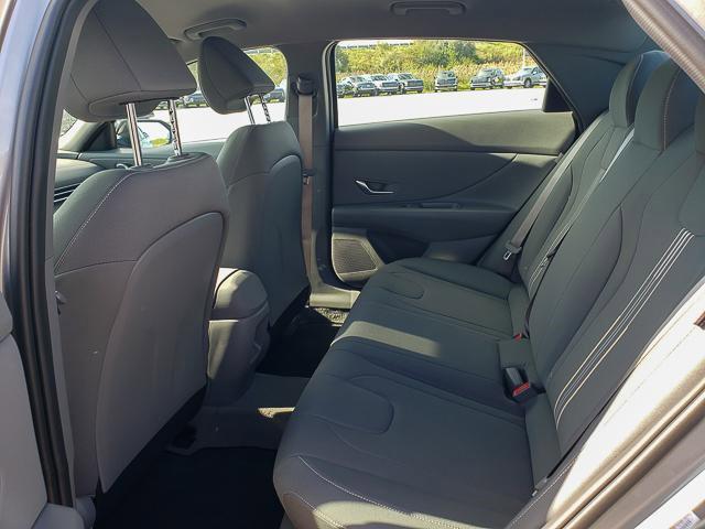 2025 Hyundai Elantra SEL Sport photo 19