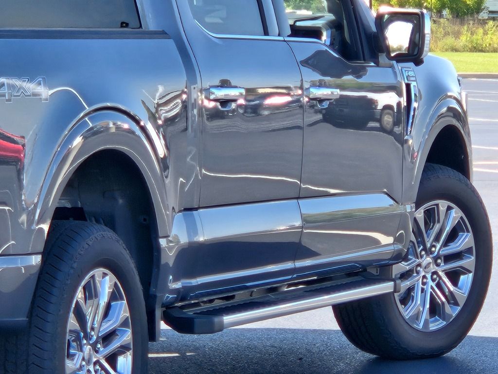 2025 Ford F-150 Lariat photo 11