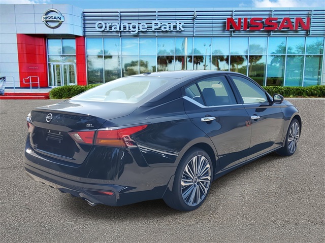 2025 Nissan Altima SL photo 2