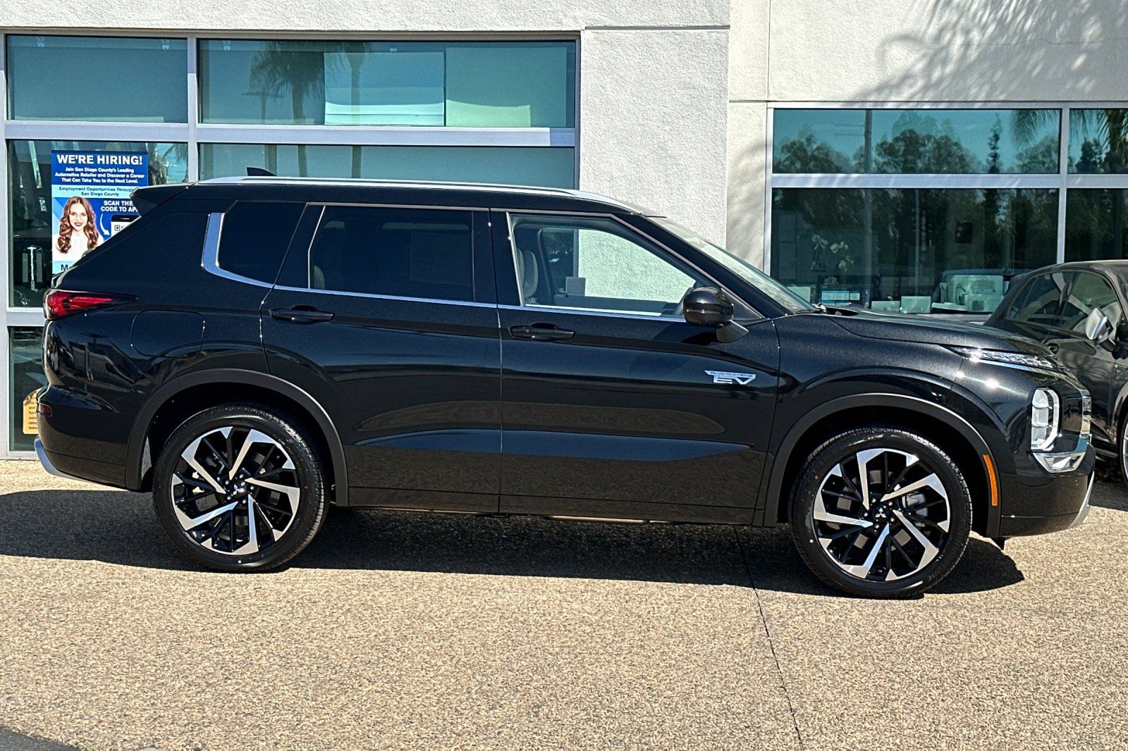 2025 Mitsubishi Outlander PHEV SEL photo 3