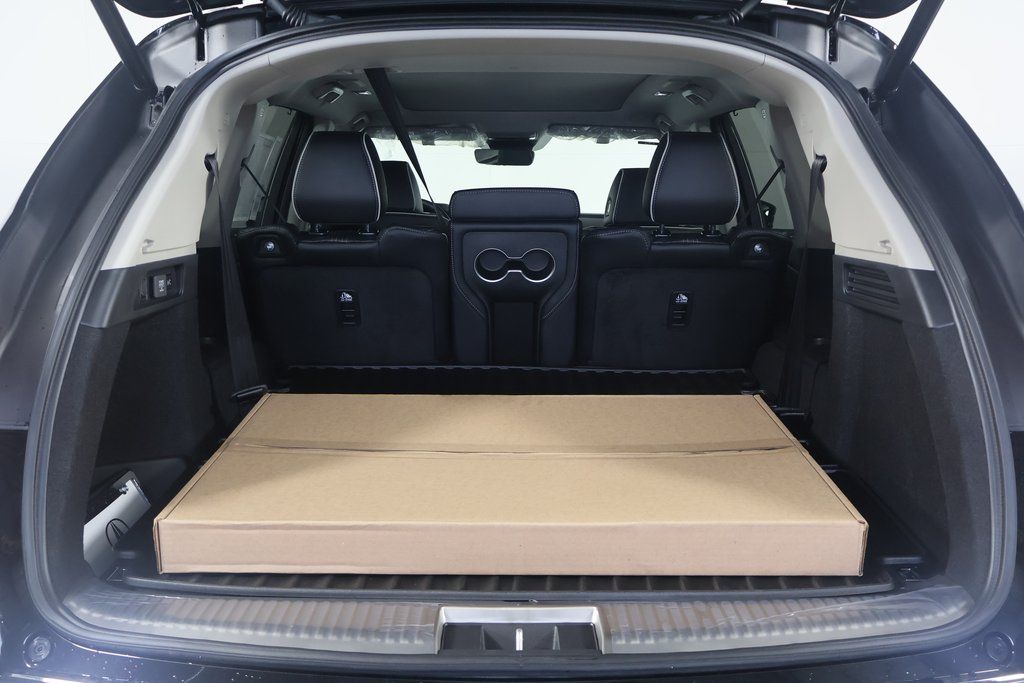 2026 Acura MDX SH-AWD Advance photo 8
