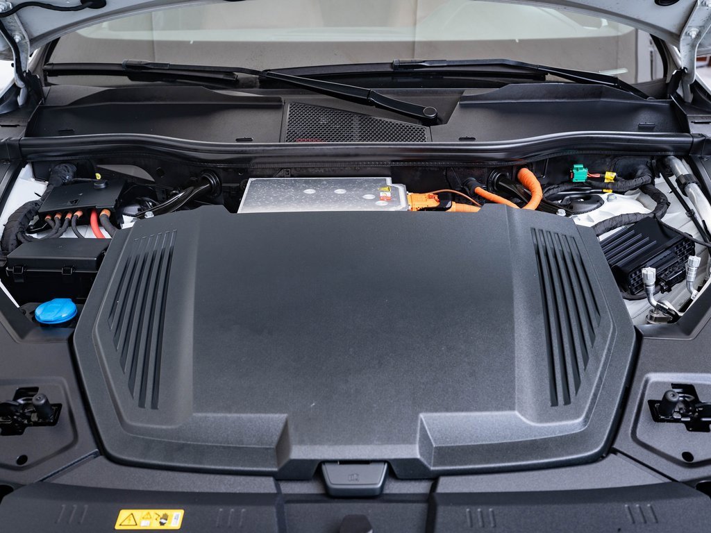 2022 Audi e-tron Premium photo 40