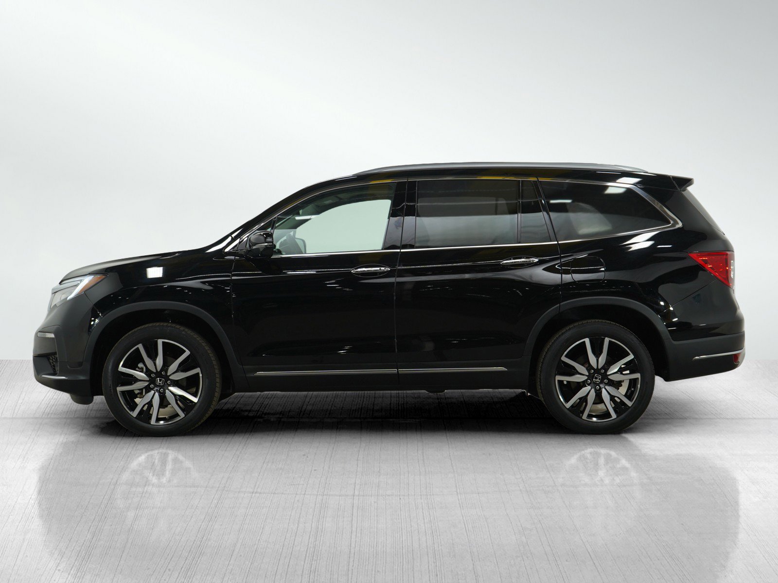 Used 2022 Honda Pilot Touring with VIN 5FNYF6H65NB045442 for sale in Wayzata, Minnesota