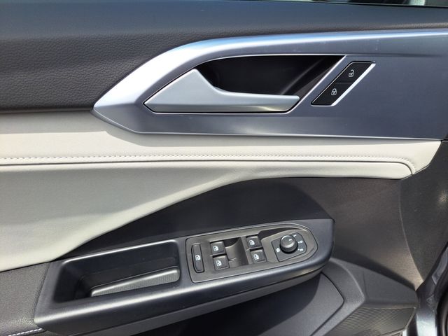 2025 Volkswagen Taos SE photo 19