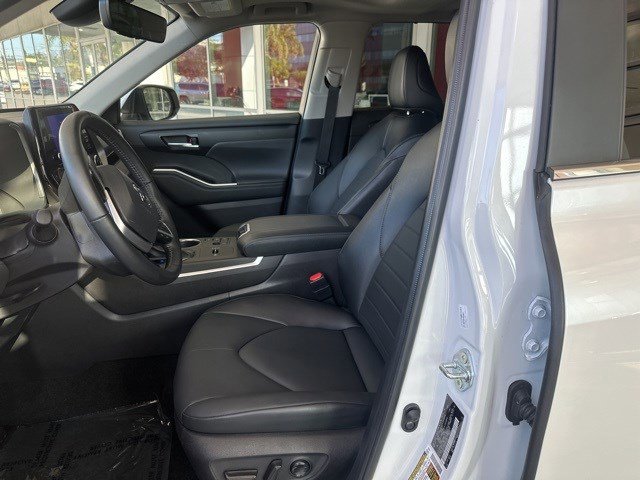 2025 Toyota Highlander Hybrid XLE photo 14