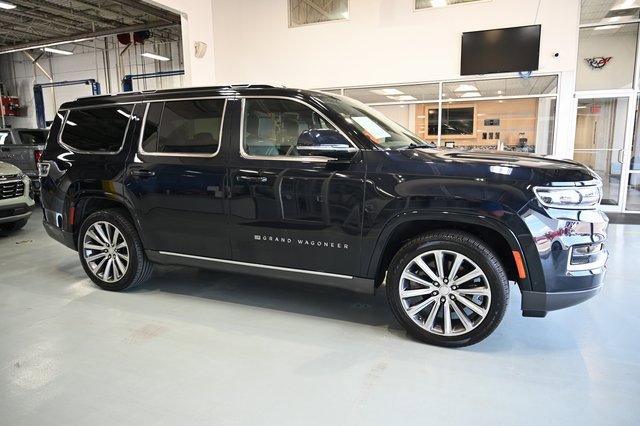 2022 Jeep Grand Wagoneer II photo 4