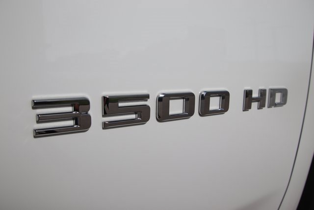 2024 Chevrolet Silverado 3500HD photo 2