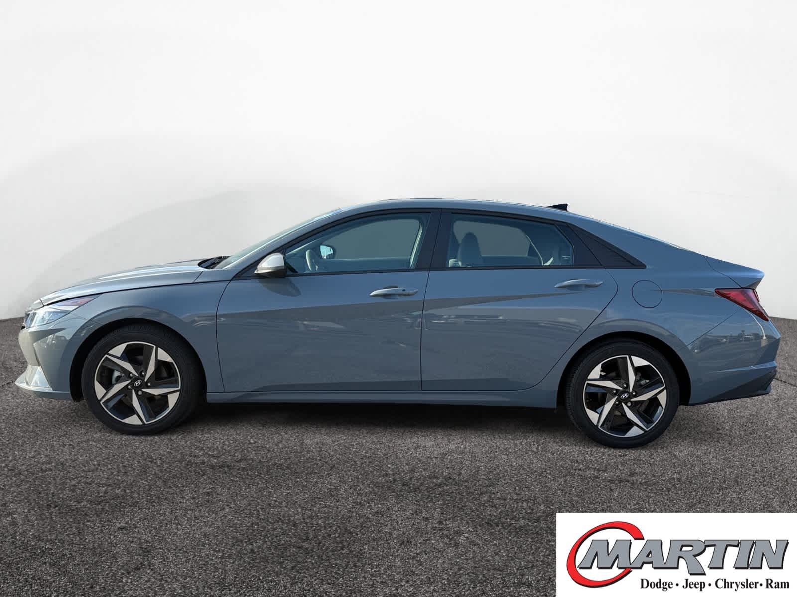 2023 Hyundai Elantra SEL photo 2