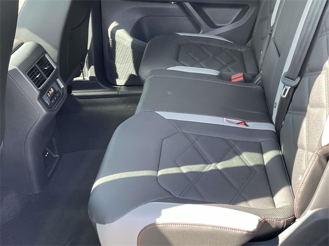 2025 Volkswagen Atlas Peak Edition SE photo 10