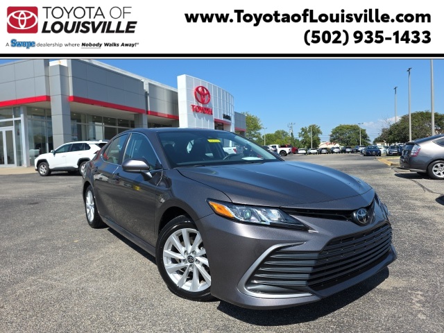 2024 Toyota Camry LE's photo