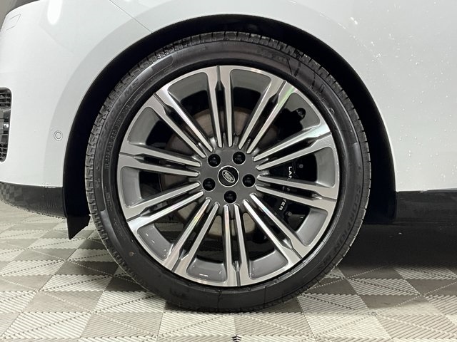 2025 Land Rover Range Rover SE photo 5