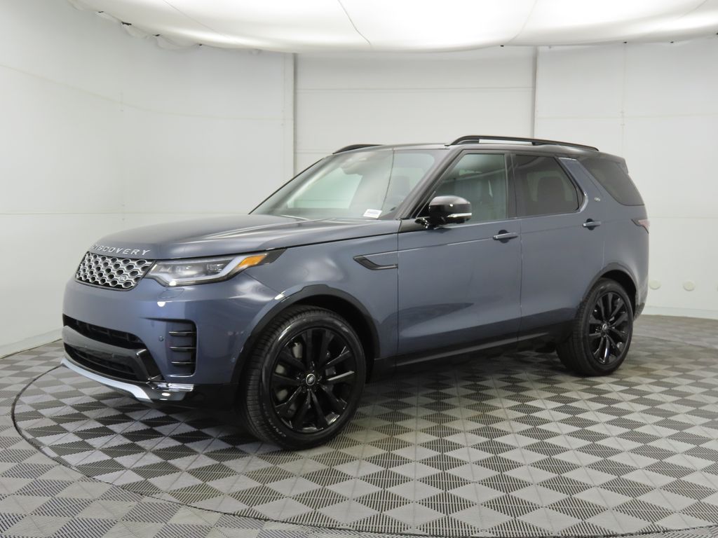 2026 Land Rover Discovery Tempest Edition's photo