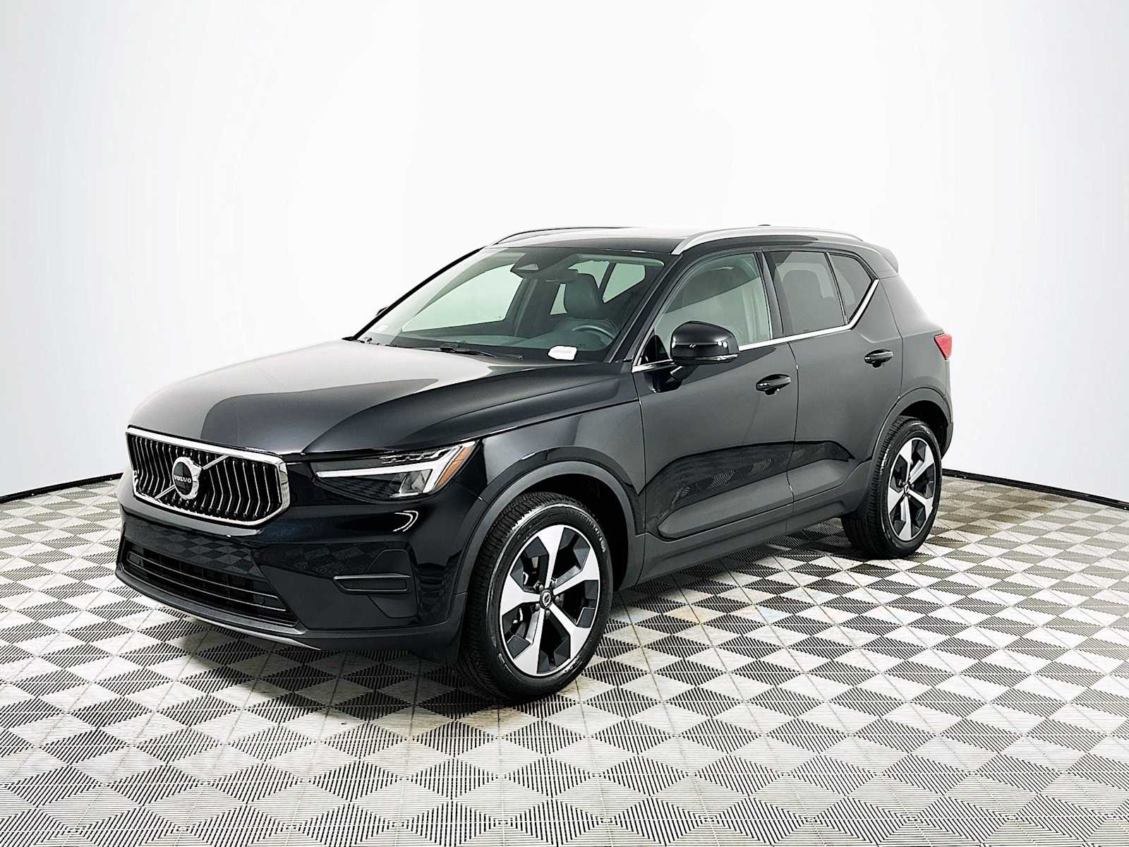 2025 Volvo XC40 AWD Core photo 3