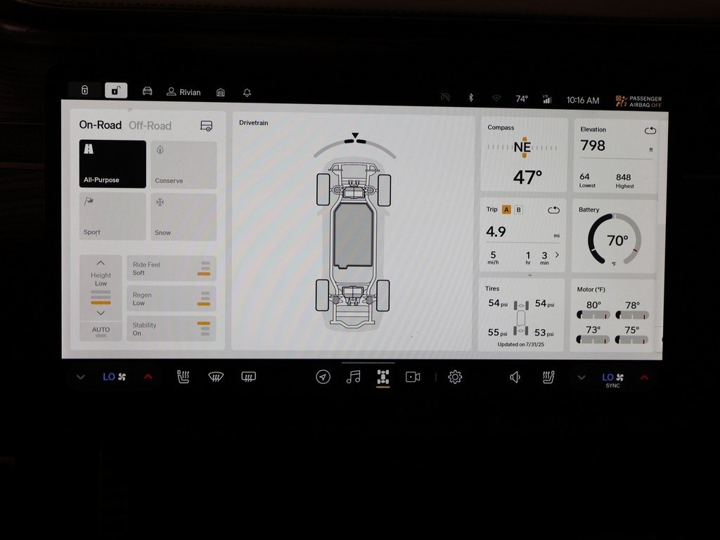 2022 Rivian R1T Adventure photo 36