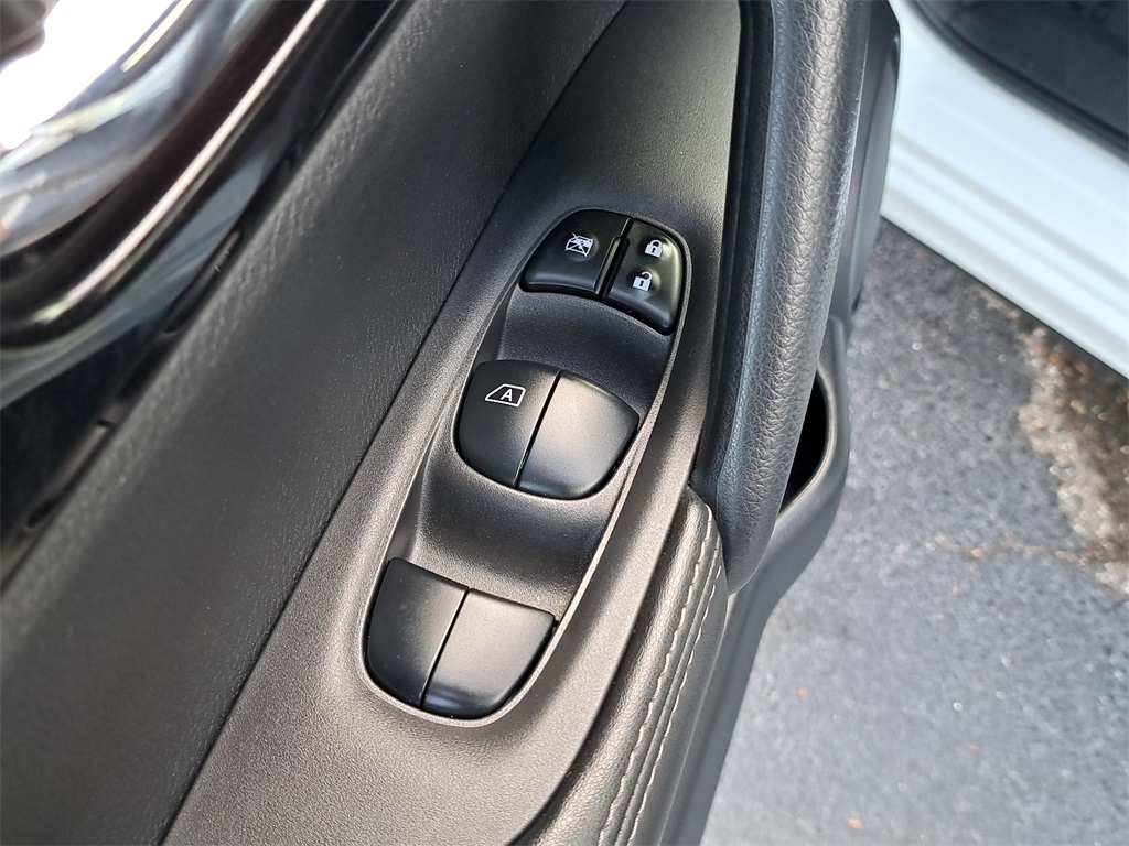 2021 Nissan Rogue Sport SV photo 20