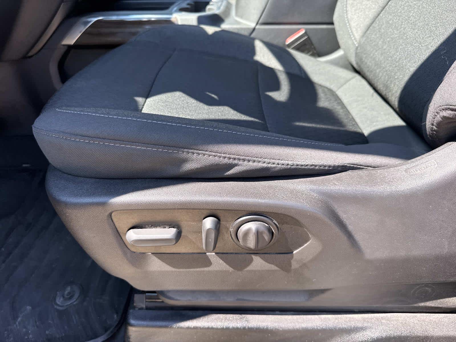 2021 Chevrolet Silverado RST photo 33
