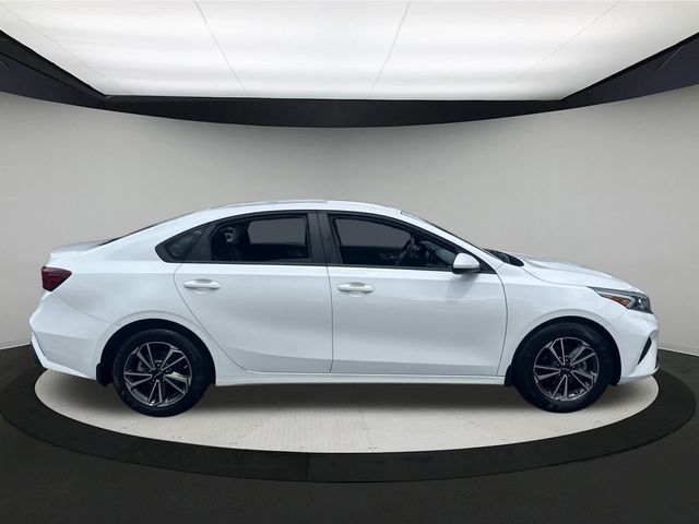 2022 Kia Forte LXS photo 3