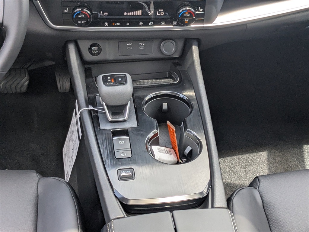2025 Nissan Rogue SV photo 18
