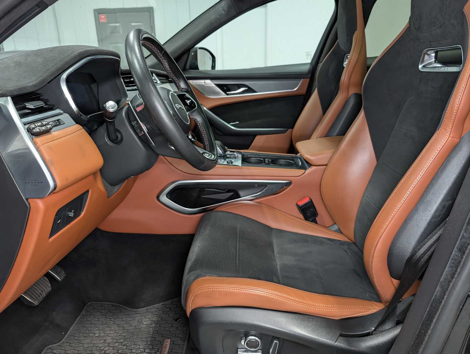 2021 Jaguar F-PACE SVR photo 4