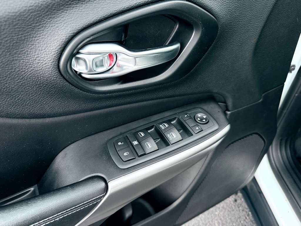 2021 Jeep Cherokee 80th Anniversary Edition photo 16
