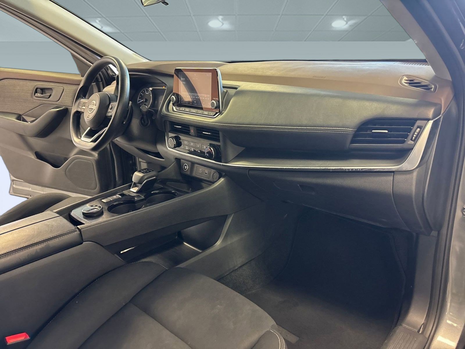 2023 Nissan Rogue S photo 37
